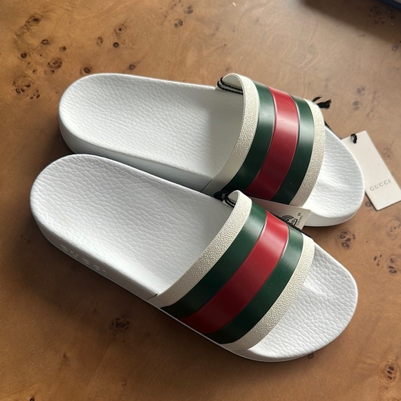Gucci White Sandals with Red and Green Stripes - Picture 2 of 5